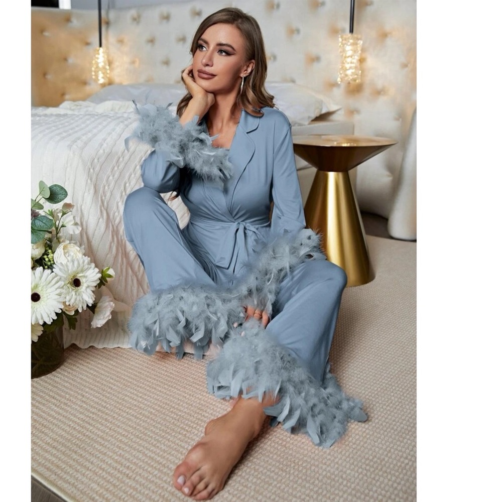 Notched Collar Fuzzy Trim Pj Set โ๏ธ - Picture 1 of 5